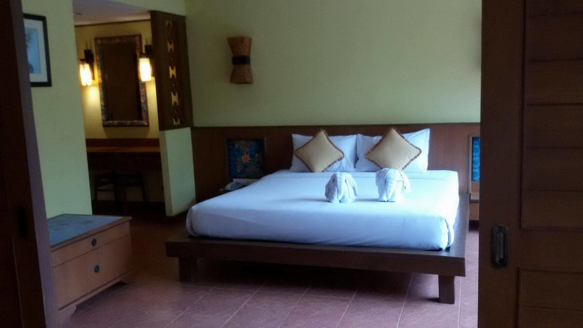 Loma Resort & Spa Pattaja Kültér fotó